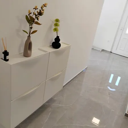 Alen Apartment *